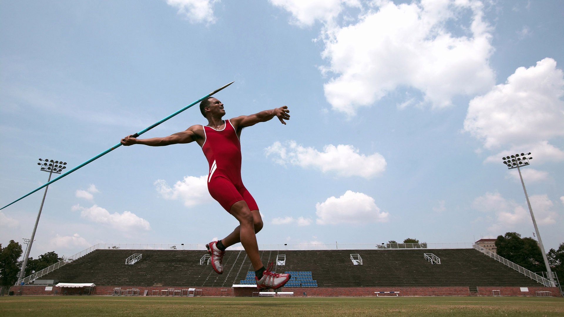 法拉利碾压红牛二队,勒克莱尔统治全场,一场属于跃马的个人英雄主义表演